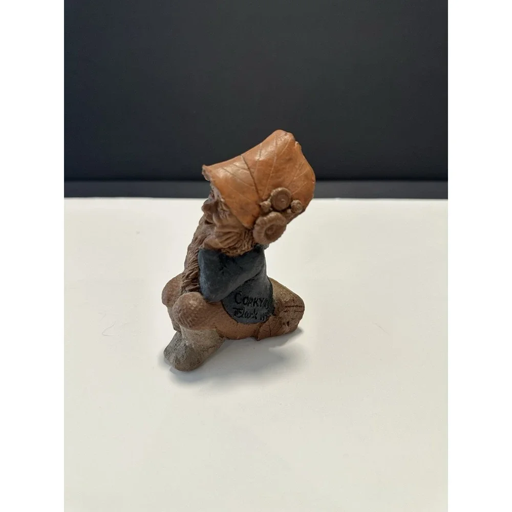 Corky Fantasy Gnome Figurine Sitting on‎ Log Leaf Hat 1990 #25 Tom Clark